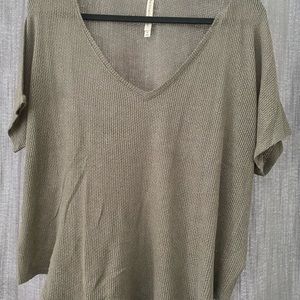Aritzia flowy fitting top